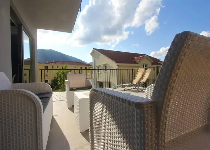 1 Bedroom Apartment With Spacious Terrace Kotor
