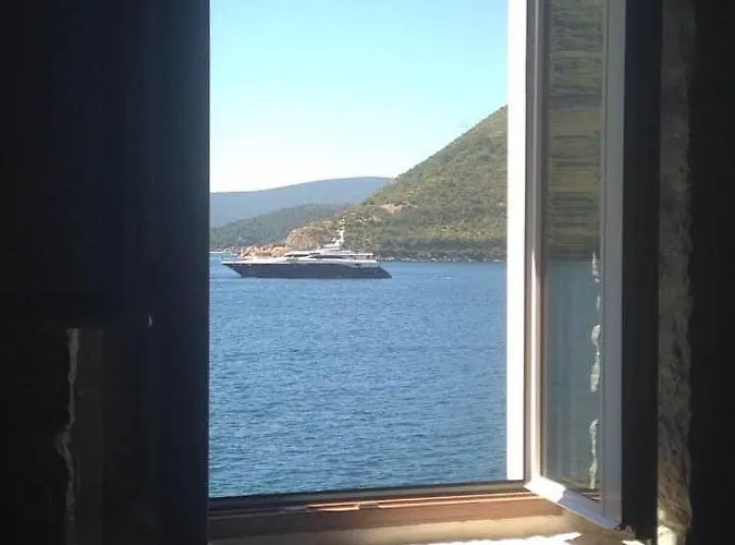 Pet friendly Kazerma Apartment Perast