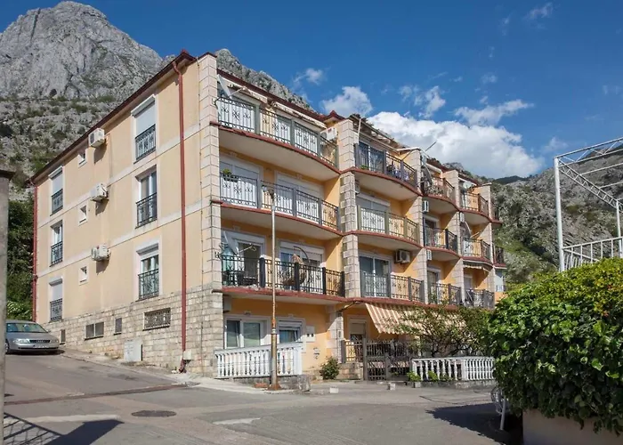 Ena Apartment Kotor