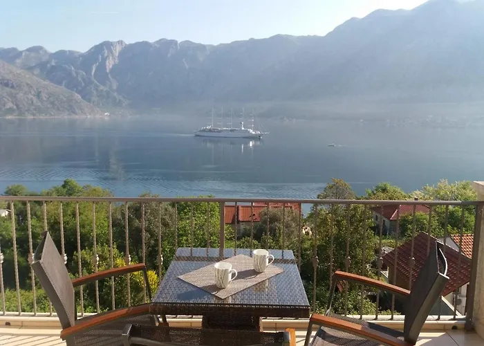 Friends' Apartments Kotor