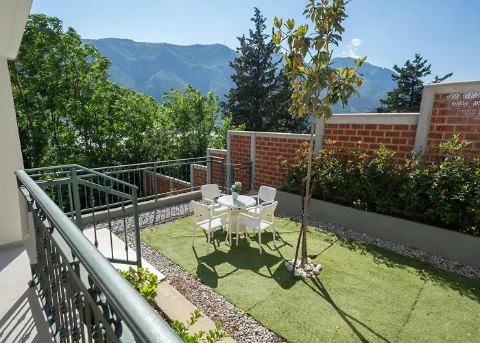 Pet friendly Tina'S Family House Apartment Kotor