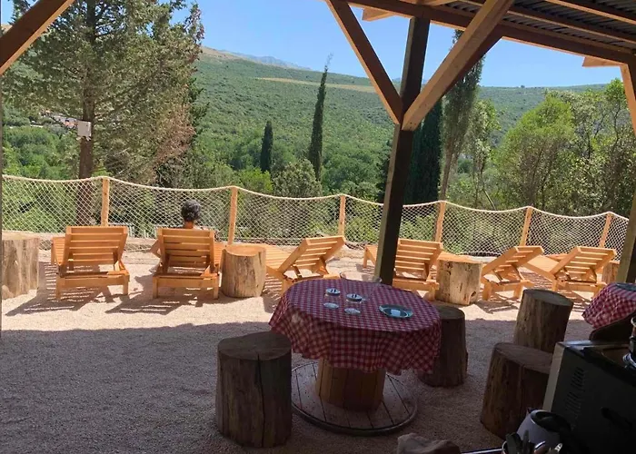 Acampamentos em Kotor County