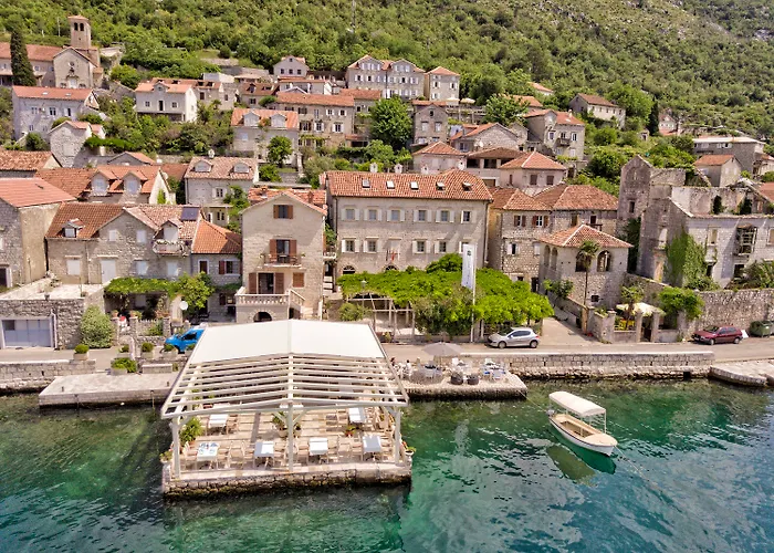 Apartments Admiral Perast