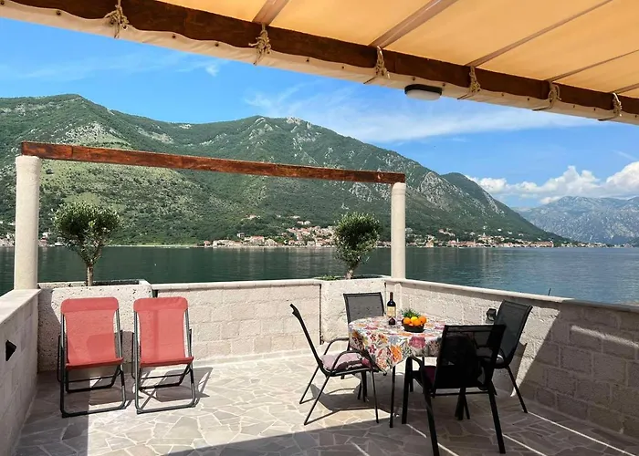 Sea Front 171 Apartment Kotor