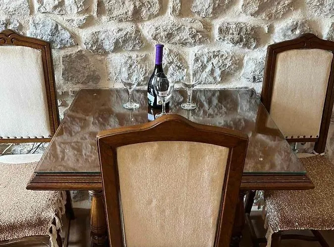 Pet friendly Apartman Dado Perast