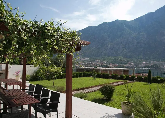 Lovely Apartment With Pool-A8 Kotor
