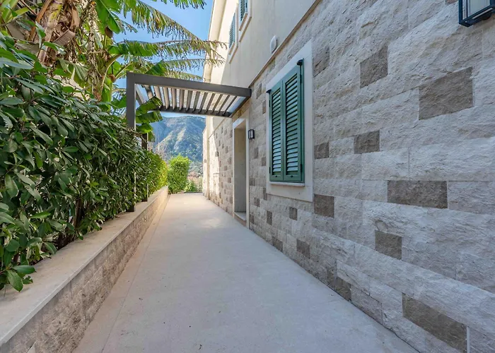 Haustierfreundliches Kotor Lux Apartments And Rooms
