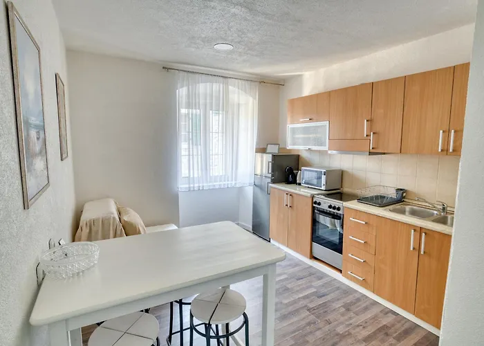 Haustierfreundliches Bright, Romantic & Super Stylish Old Town Flat With Seaview & Shared Terrace Kotor