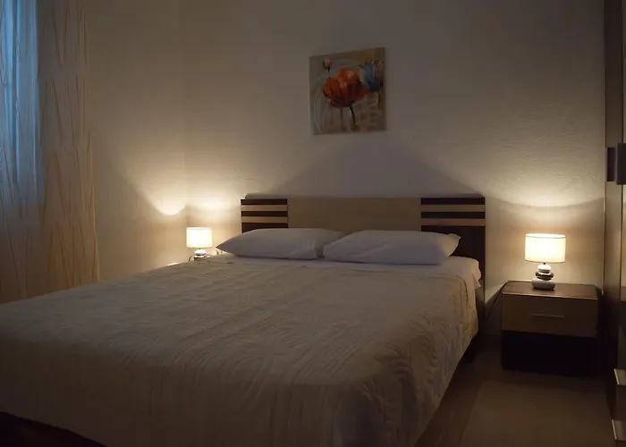 Nn Franovic Apartments Kotor