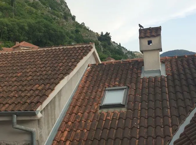 Nova Dvokrevetna Soba Sa Dva Odvojena Kreveta I Zajednickim Kupatilom Hotel Kotor